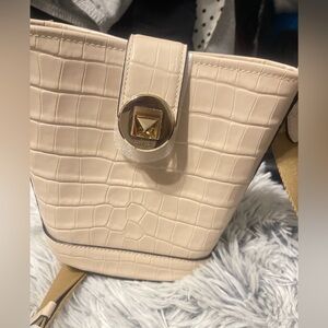 New Kate Spade Audrey Mini Bucket Bag
$125  $429 Size: OS |
kate spade